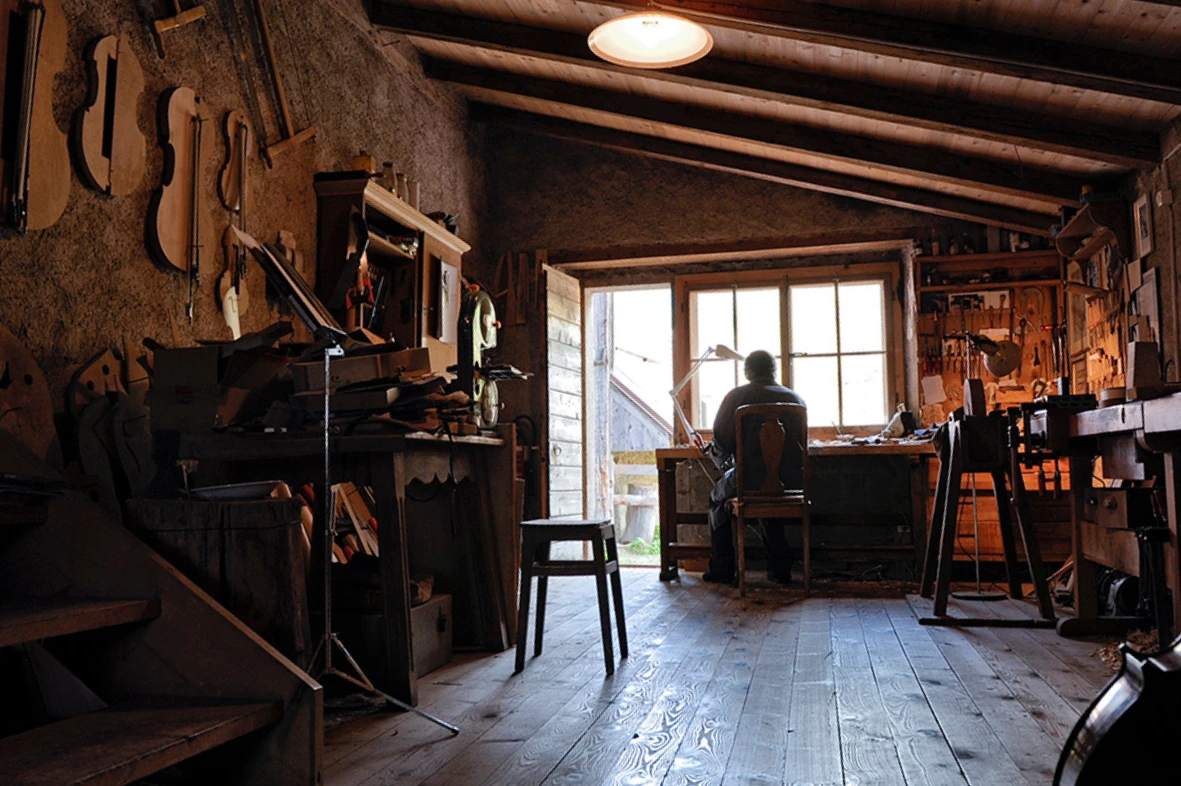 VD_Hans Martin Bader_Luthier_ASMA_Atelier.png