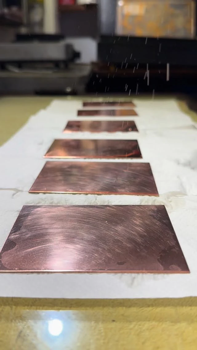 GE_Anna Leckie_Graveuse_Taille-doucier_ASMA_Metiers-dart_Plaques.jpg