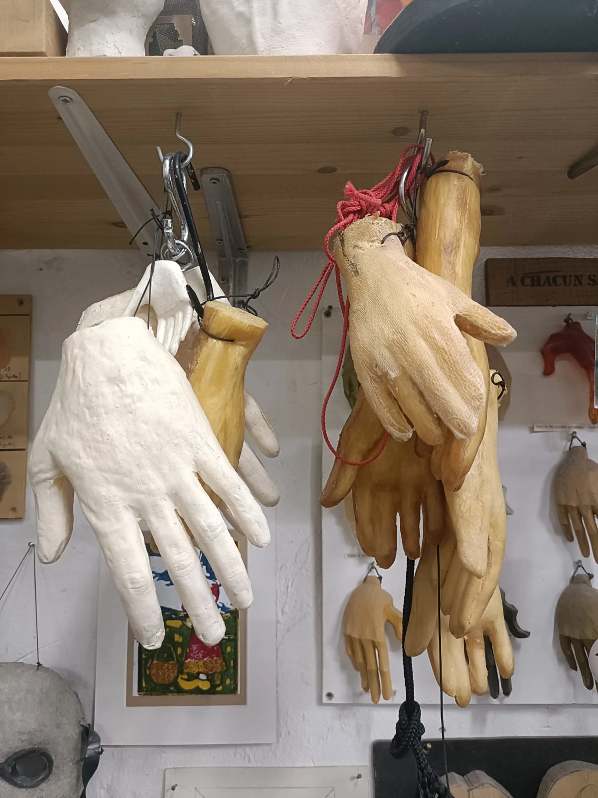 VD-Christophe-Kiss-marionnettes-mains (1)