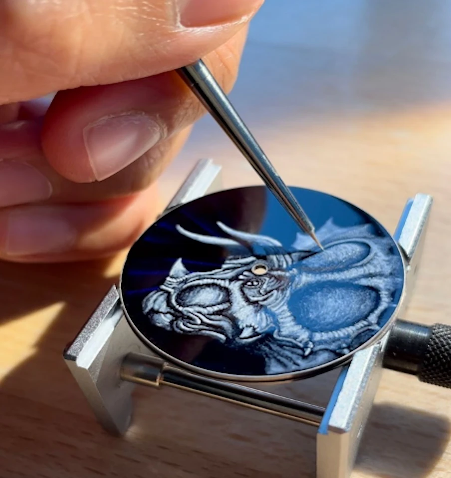 GE_Ateliers horlogers_Van Cleef & Arpels_Formation_Metiers-dart_ASMA_MAG_Emaillage.png