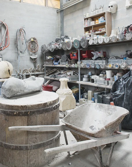 VD-alain-vos-sculpteur-pierre-atelier-©catherine-leutenegger.jpg