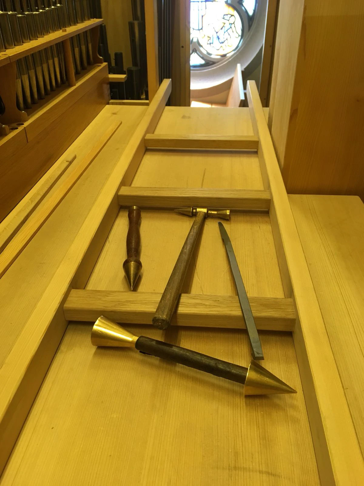 VS_annette-fuglister-sermier-factrice-orgue-outils.jpg