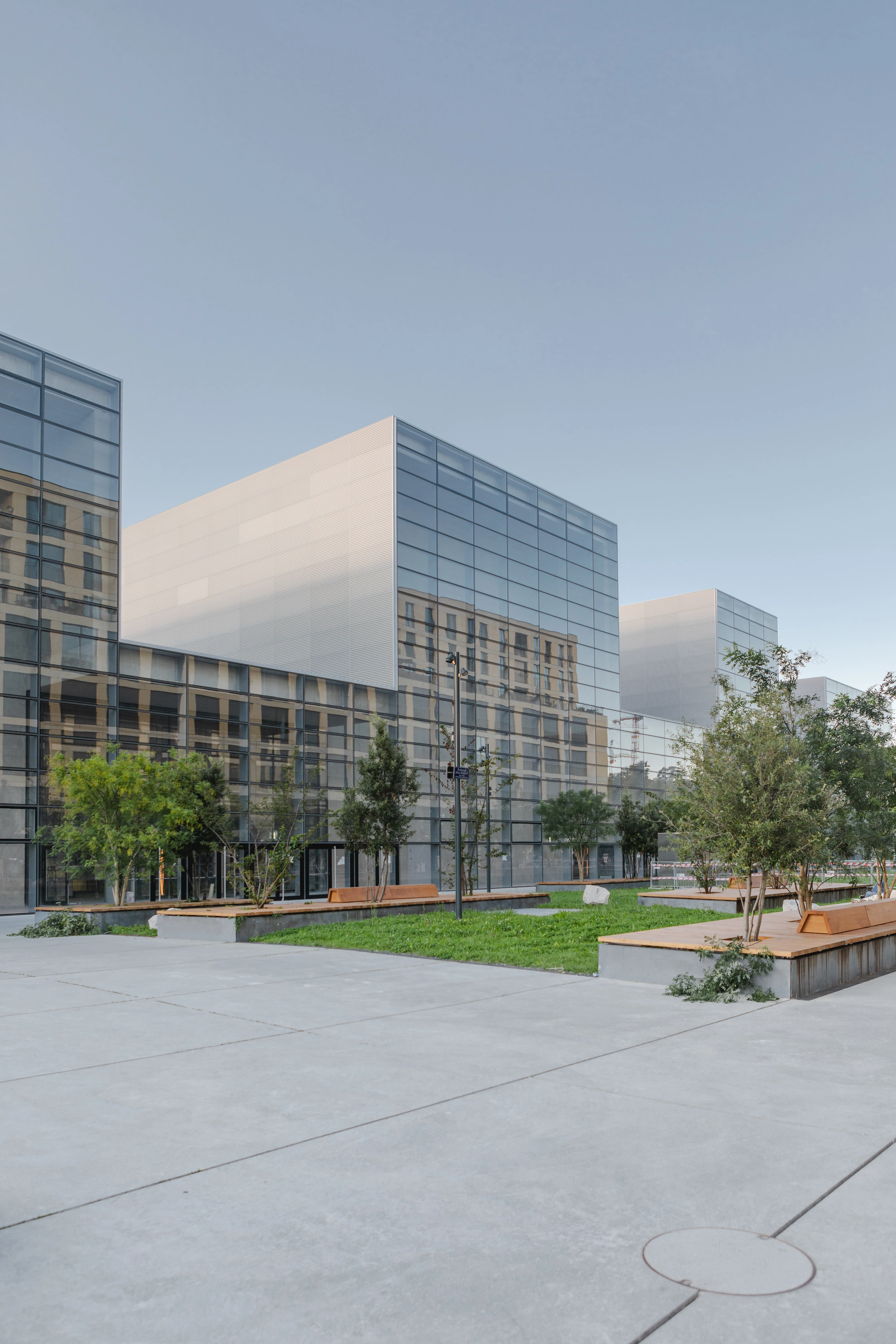 GE_Comedie-de-Genève_Costume_Metiers-dart_ASMA_Credit photo©NielsAckermann_Batiment.jpeg