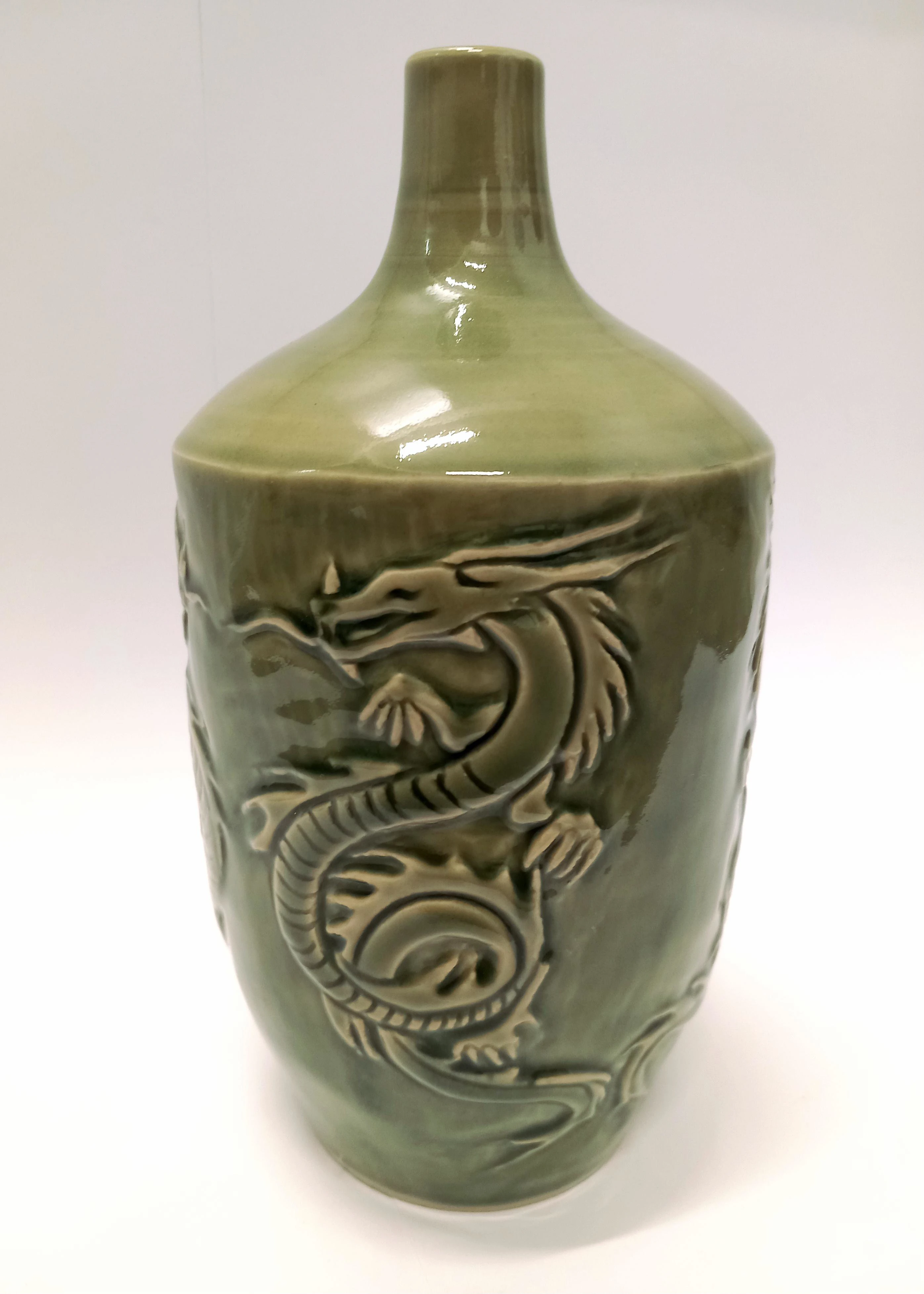JU-ASMA-Beatrice-Baumann-ceramiste-vase-dragon.jpg