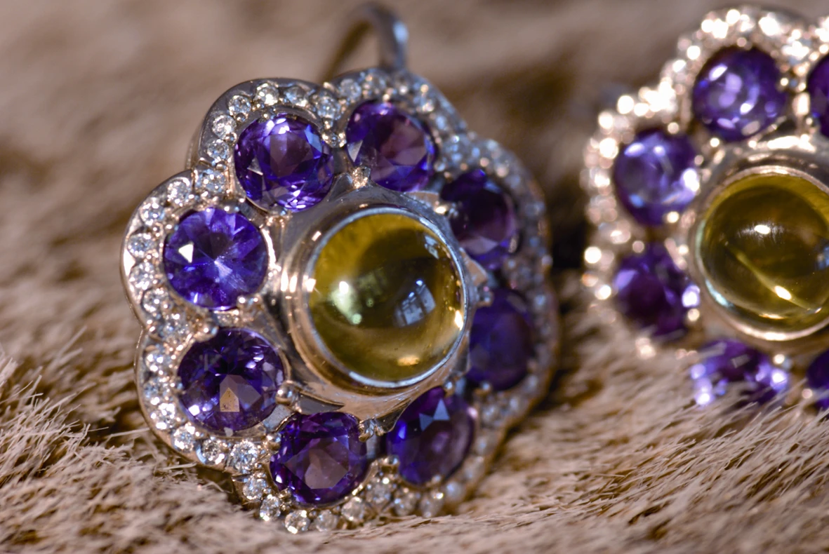 GE_Hiltpold-Ramu Aline_Atelier Orange_Bijoutiere_Metiers-d-art_ASMA_Boucle-d-oreille-3.jpg