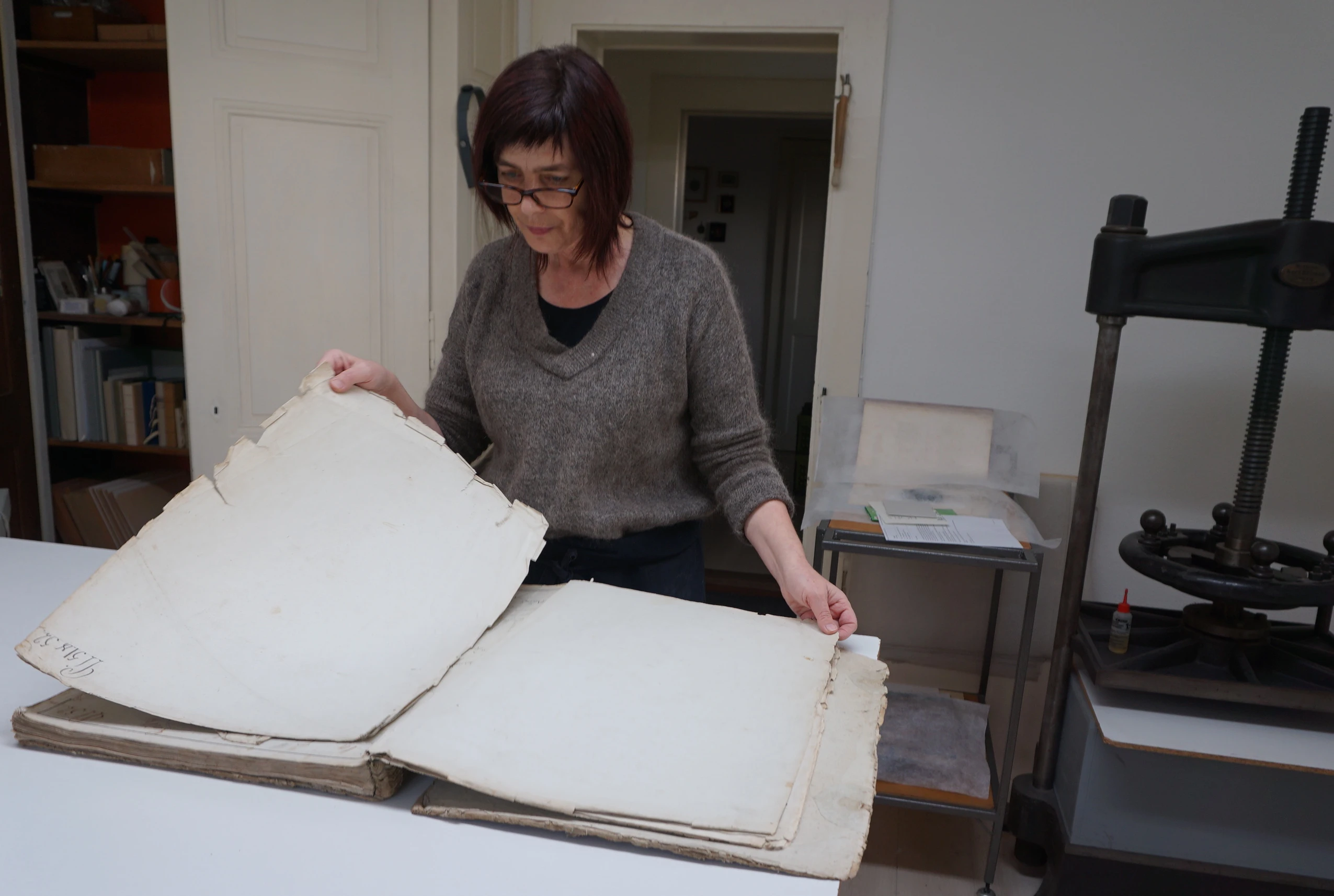VD_chantal-karli-restauration-documents-portrait.jpg